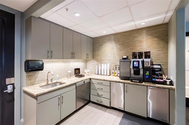 Building Photo - 330 E Las Colinas Blvd