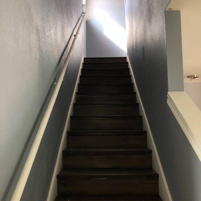 Building Photo - 313 San Salvador Ave