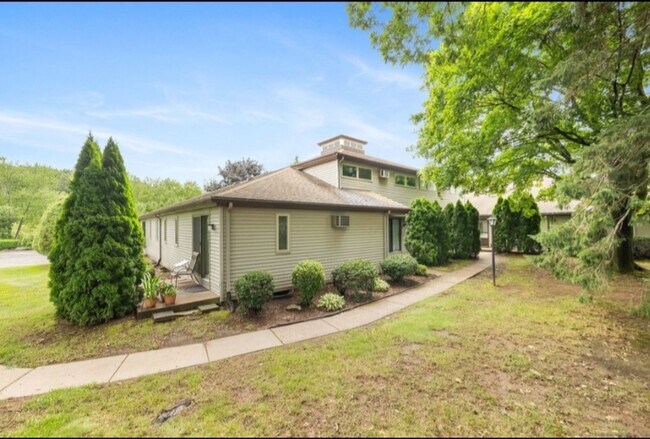 Building Photo - 165 South St