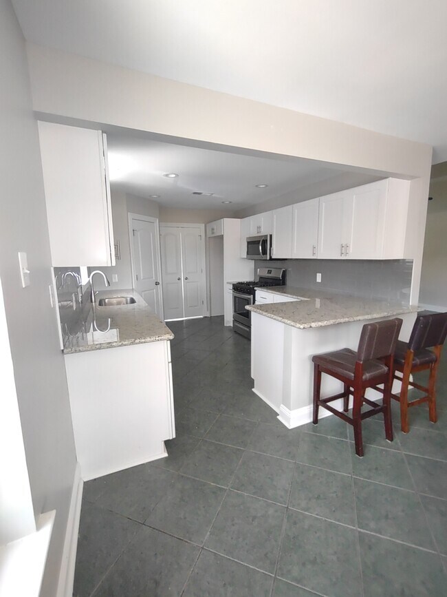 Building Photo - 108 Beaupre Dr