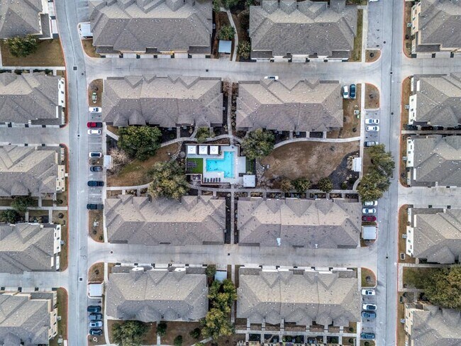 Building Photo - 13800 Lyndhurst St