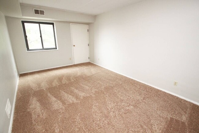 Interior Photo - ORCHARD AVE -- 149
