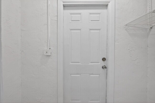 Building Photo - 5514 SW 44th Terrace