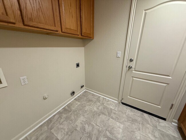 Building Photo - 3588 Silverwood Rd