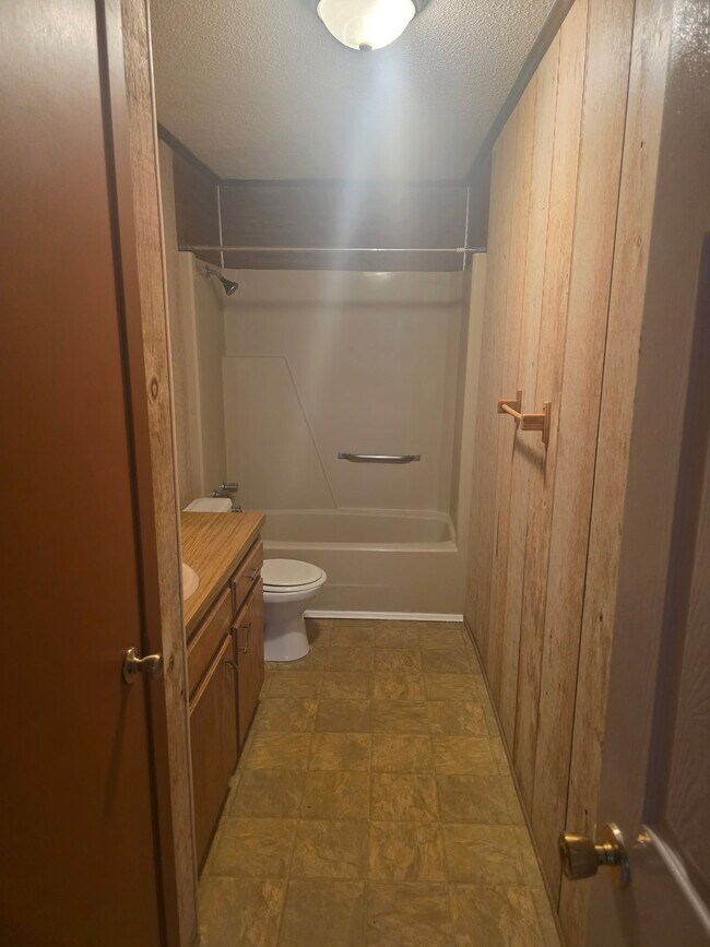 Building Photo - Oak Ridge Apartment