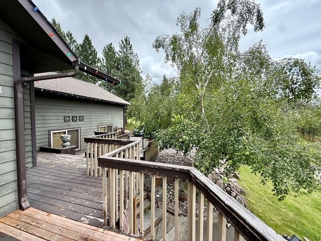 Building Photo - Spacious 4 Bed 3.5 Bath Home in Frenchtown!