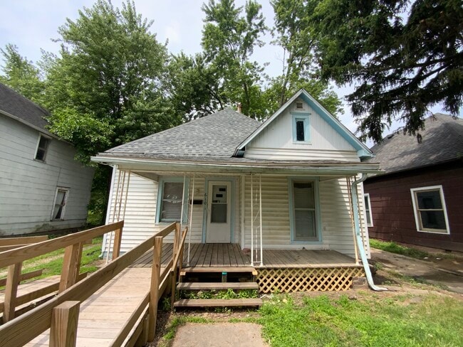 Primary Photo - 610 Harmon St