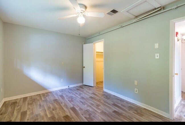 Building Photo - 7621 Gleason Rd