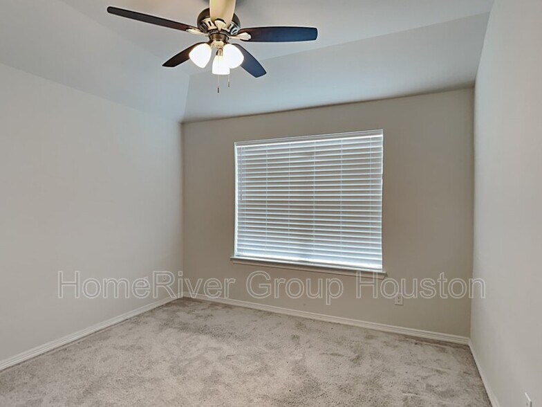 Building Photo - 8926 Emerald Cane Dr