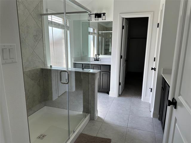 Building Photo - 3320 Oak Ln