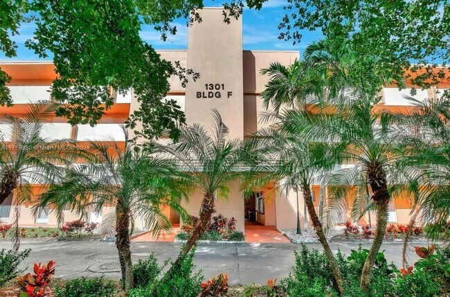 Building Photo - 1301 NE 191st St