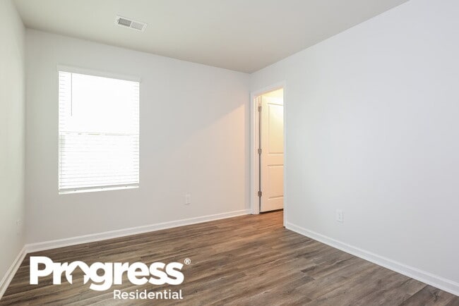 Building Photo - 441 Pollyanna Dr