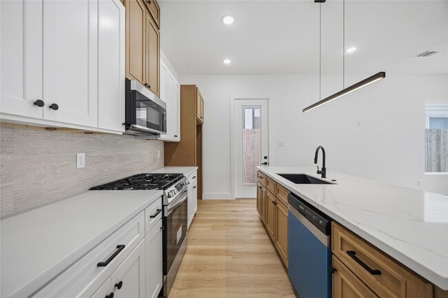 Building Photo - 9019 Comal St