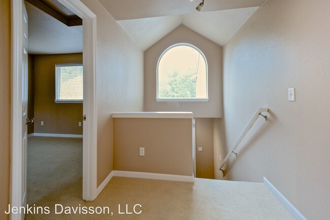 Building Photo - 2 br, 2.5 bath House - 3956 Carman Drive