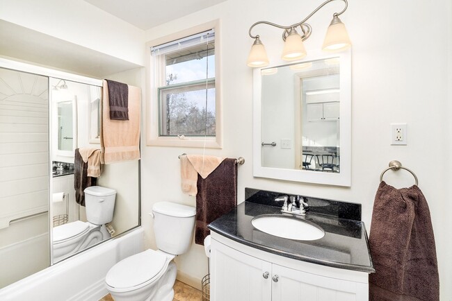 Building Photo - 5724 W 8th St