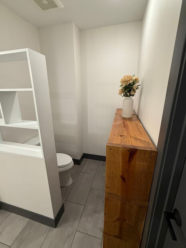 Building Photo - 100 Quartz Knl