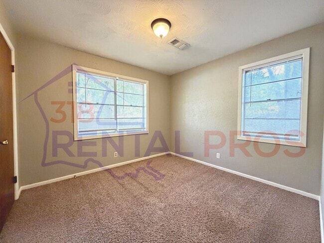 Building Photo - 3 Bed 1.5 Bath Home in Ruston!