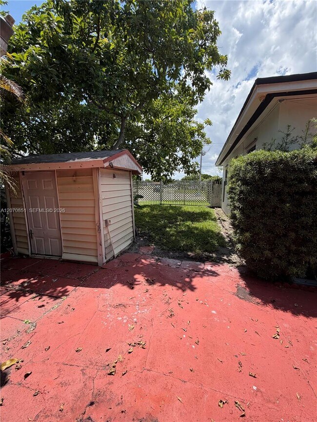 Building Photo - 4175 SW 87th Ave