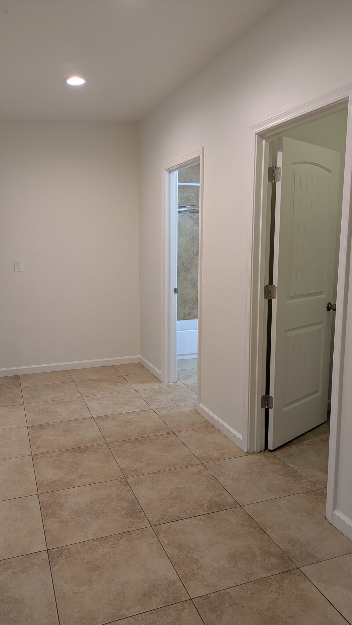 Building Photo - 427 East Waverly Street