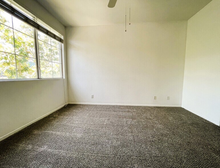Building Photo - 10776 Sabre Hill Dr