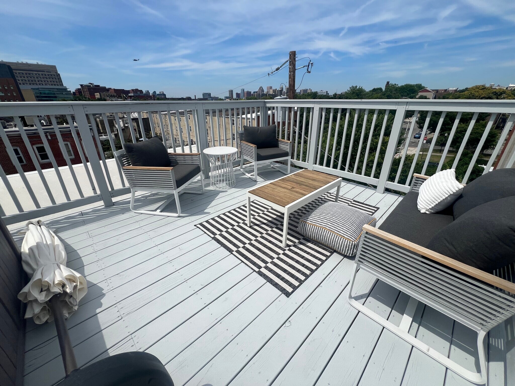 Building Photo - 1704 E Chase St