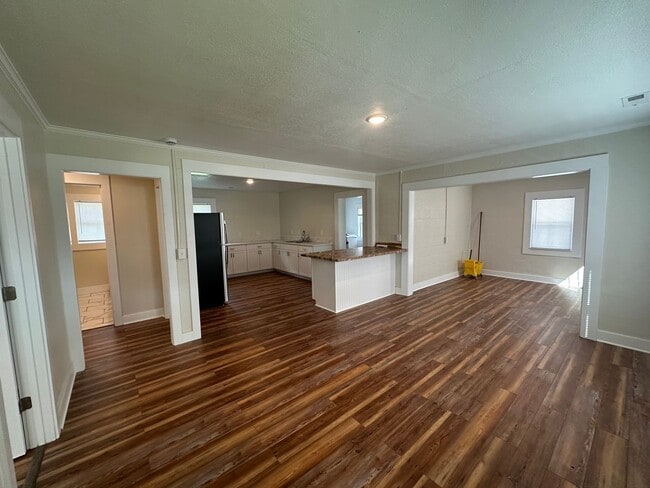 Building Photo - FULLY RENOVATED! 3 Bed/2 Bath in Wanchese