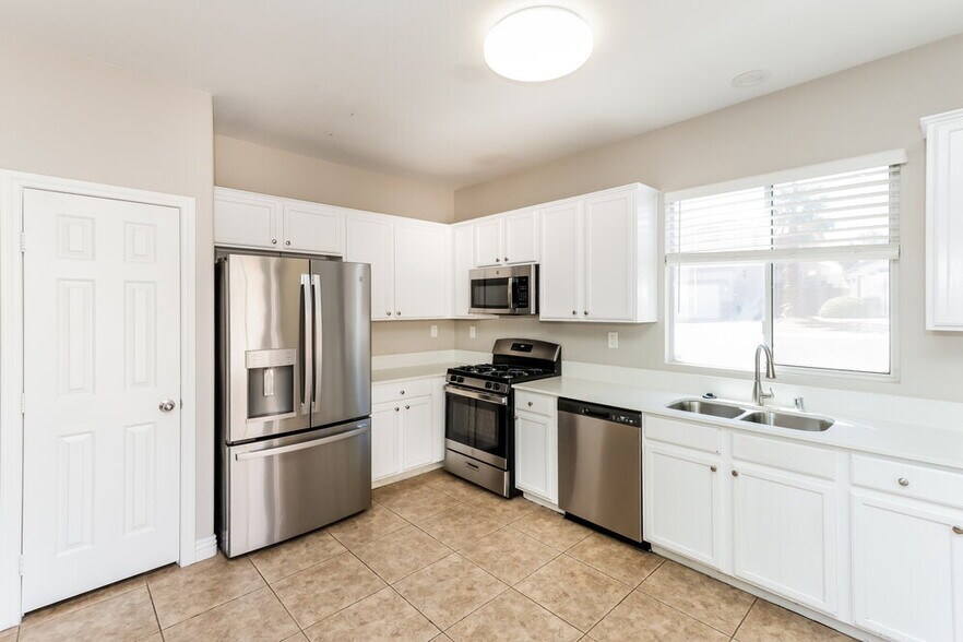 Building Photo - 7067 Salt Marsh Ct
