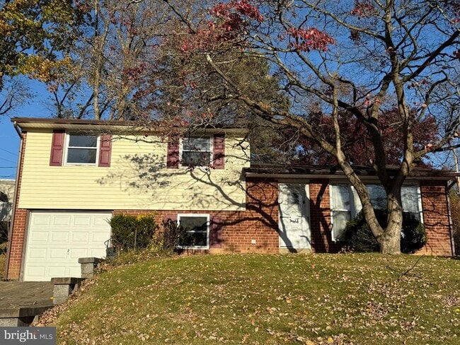 Building Photo - 6 Grove Ln