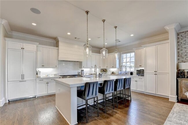 Building Photo - 120 Grand Cres