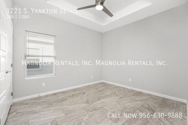 Building Photo - 1221 S Yankton St