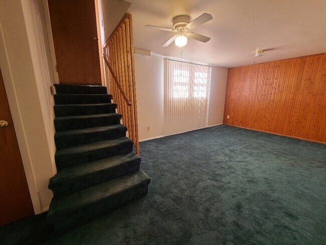 Building Photo - 2618 Henderson Dr