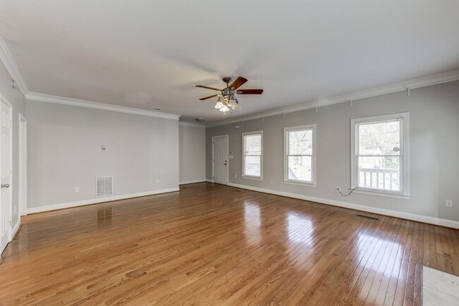 Building Photo - 105 Vanira Ave SE