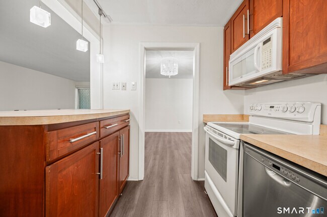Building Photo - 38 Rambling Brook Ln