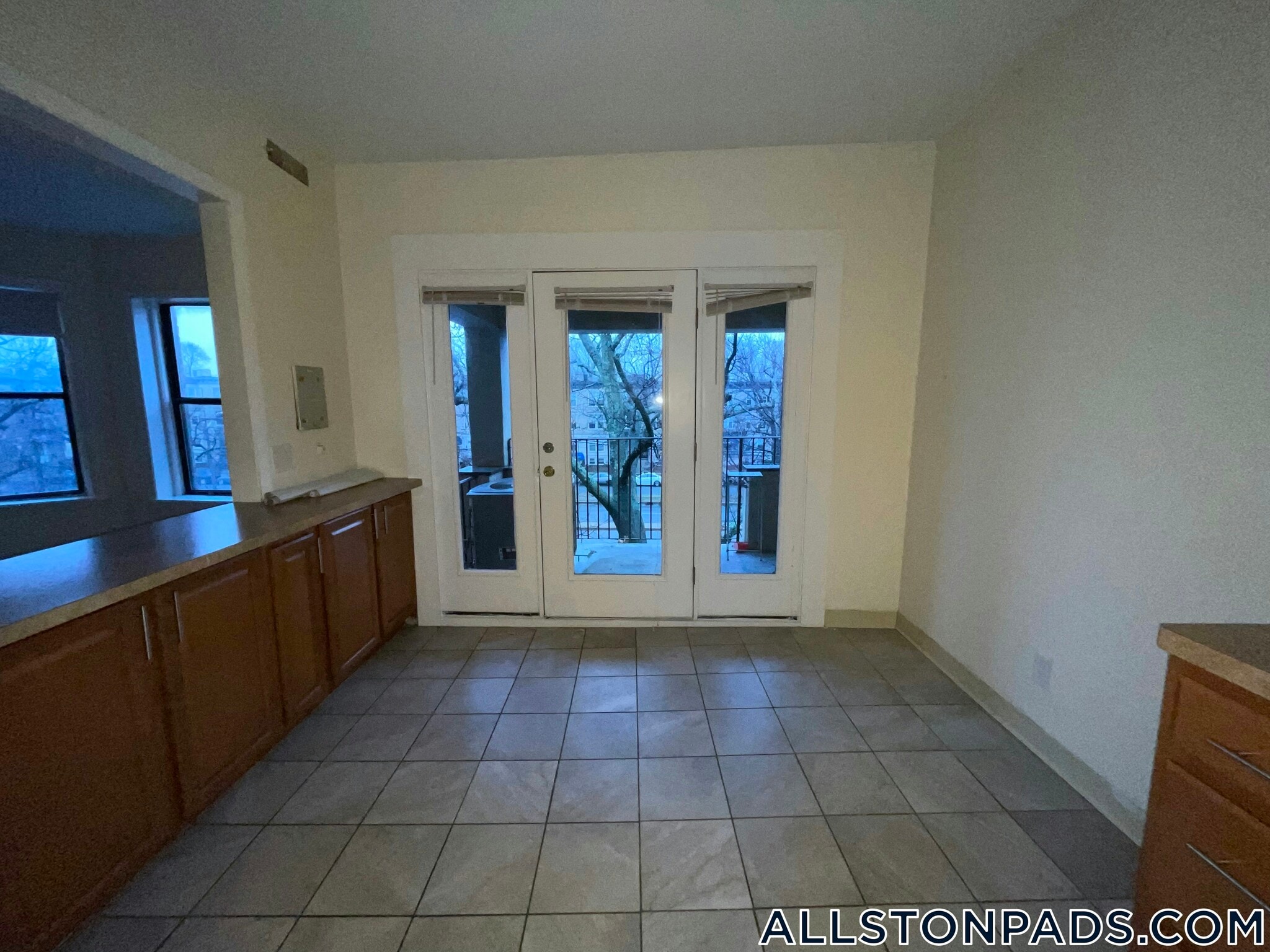 Building Photo - 1131 Commonwealth Ave