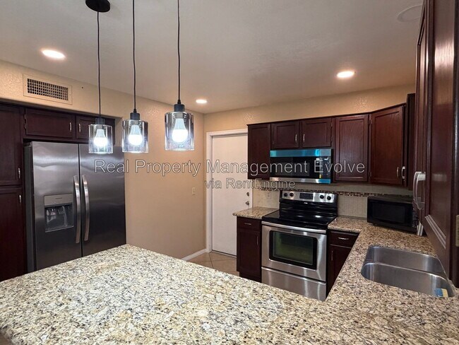 Building Photo - 7568 W Kerry Ln