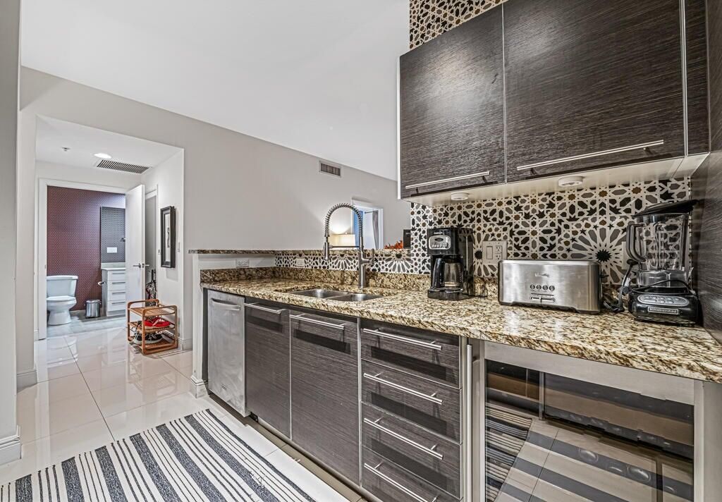 Building Photo - 550 Okeechobee Blvd