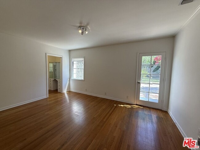 Building Photo - 2910 Motor Ave