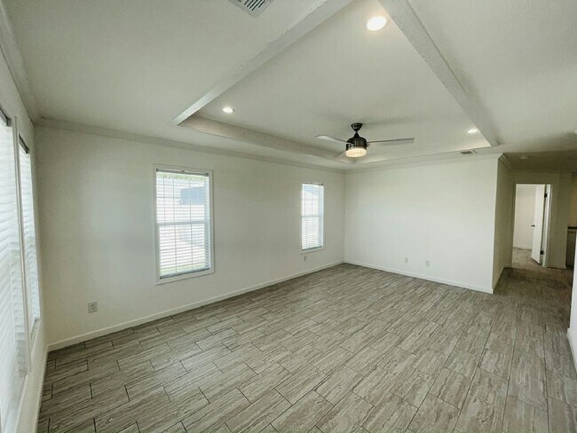 Building Photo - 34857 Robins Song Rd