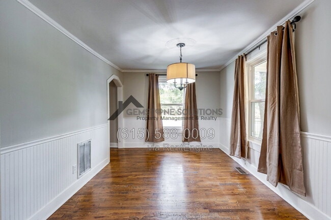 Building Photo - 715 Park Cir