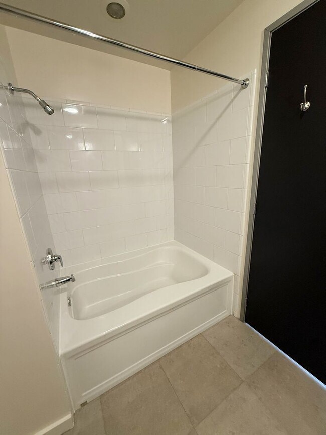 Building Photo - 2 Bed/2 Bath Condo at Aperture in Little I...