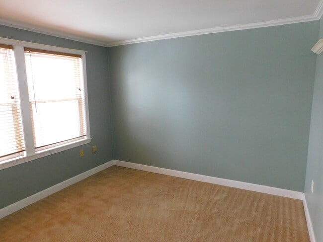 Building Photo - 3 Floor Condo Located In Country Setting -...