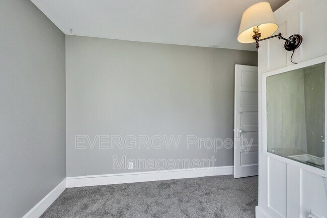 Building Photo - 3470 N Kenwood Ave