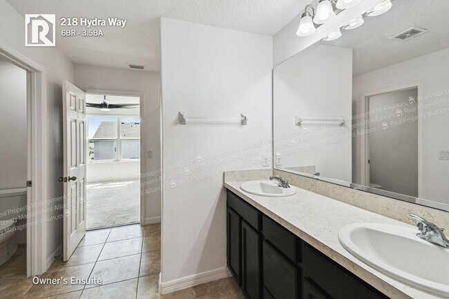 Building Photo - 218 Hydra Wy