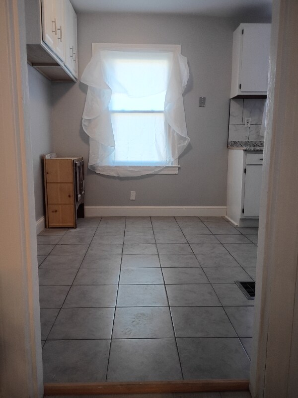 Building Photo - 3502 River Park Dr