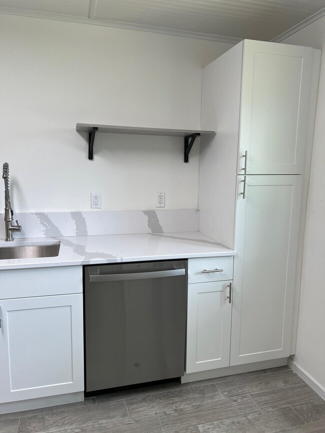 Building Photo - 515 N 7th St