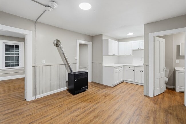 Building Photo - 44 Pratt St