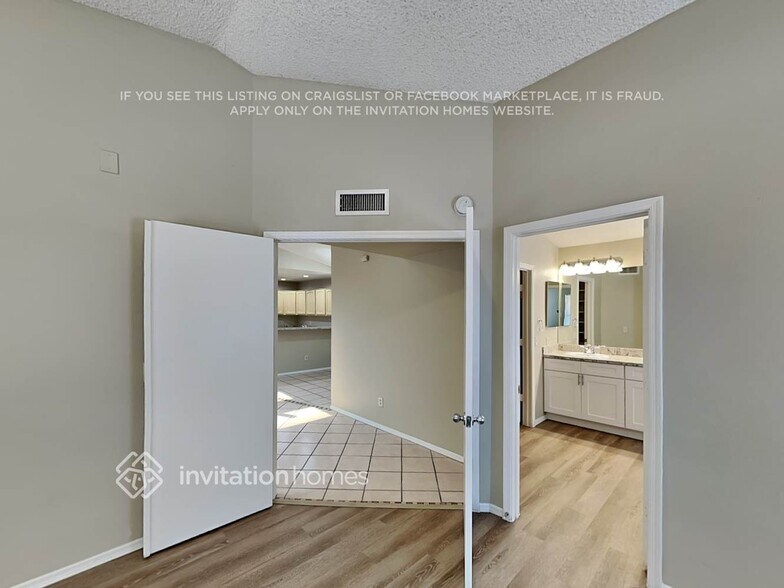 Building Photo - 4534 E Grove Ave