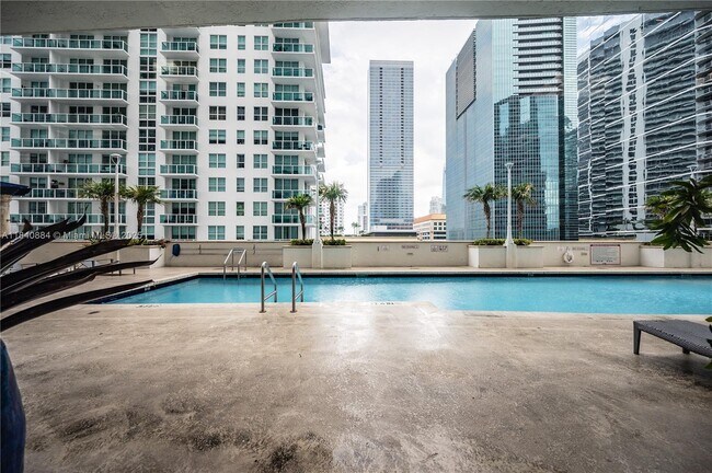 Building Photo - 1200 Brickell Bay Dr