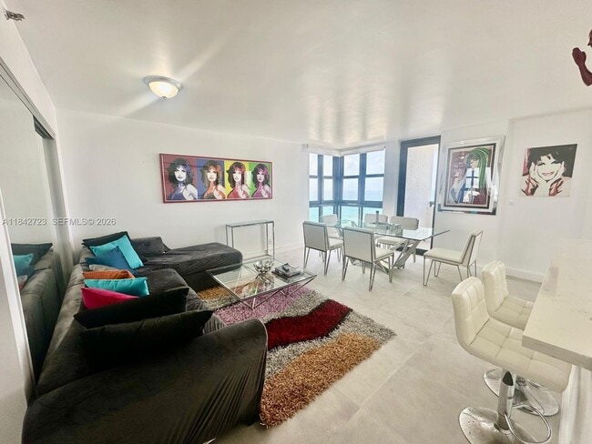 Building Photo - 2555 Collins Ave