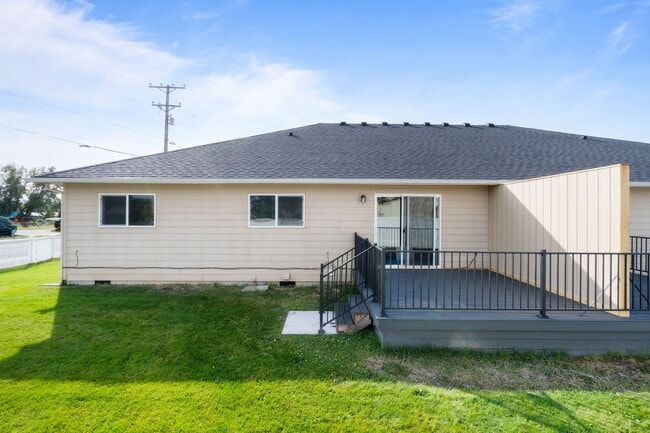 Building Photo - 717 S Stevens